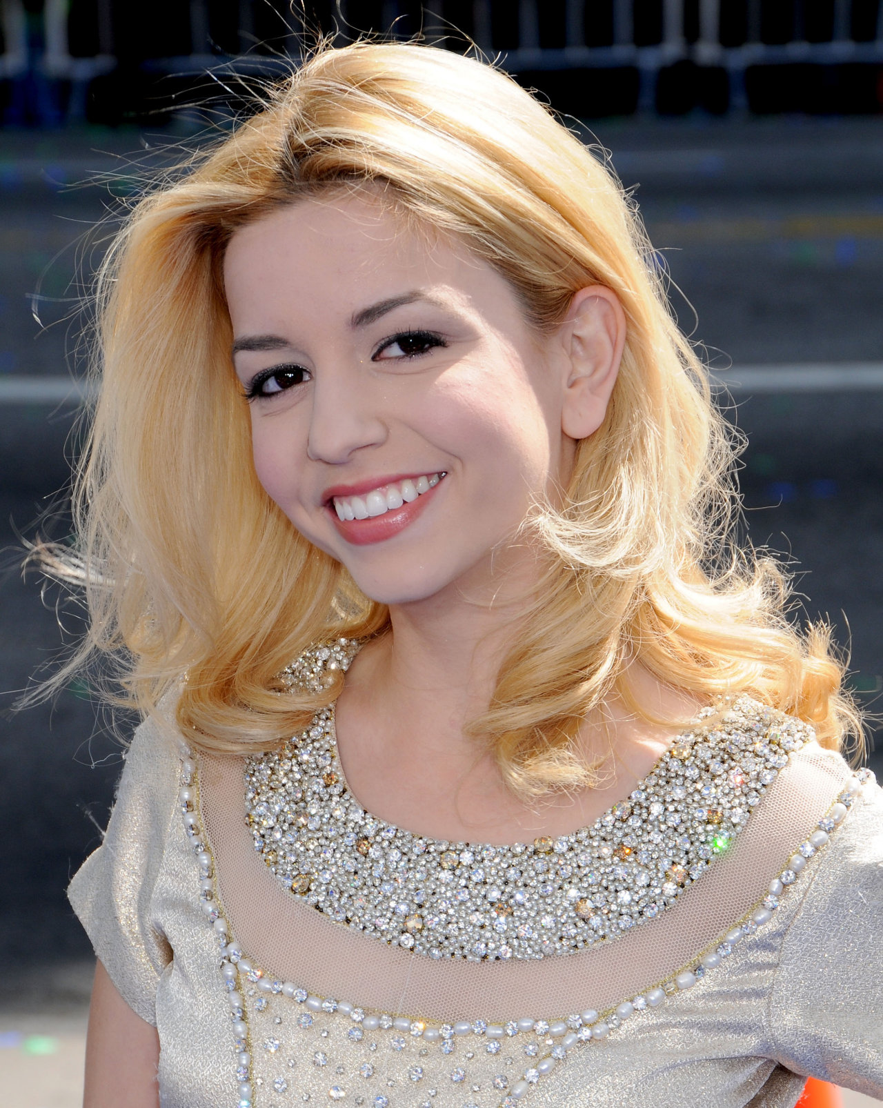 Масиела Луша (Masiela Lusha)