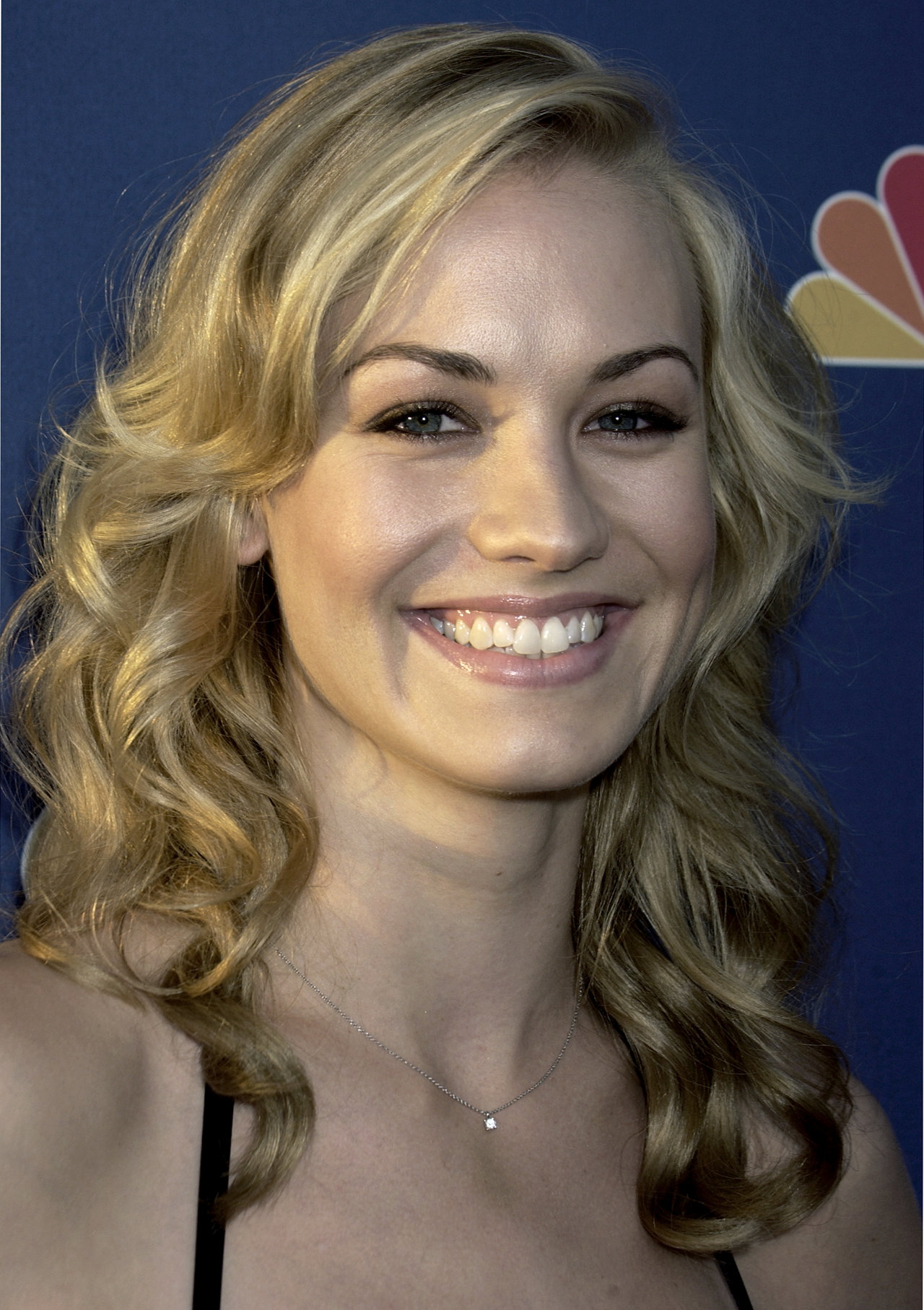 Ивонн Страховски (Ивонн Strahovski)