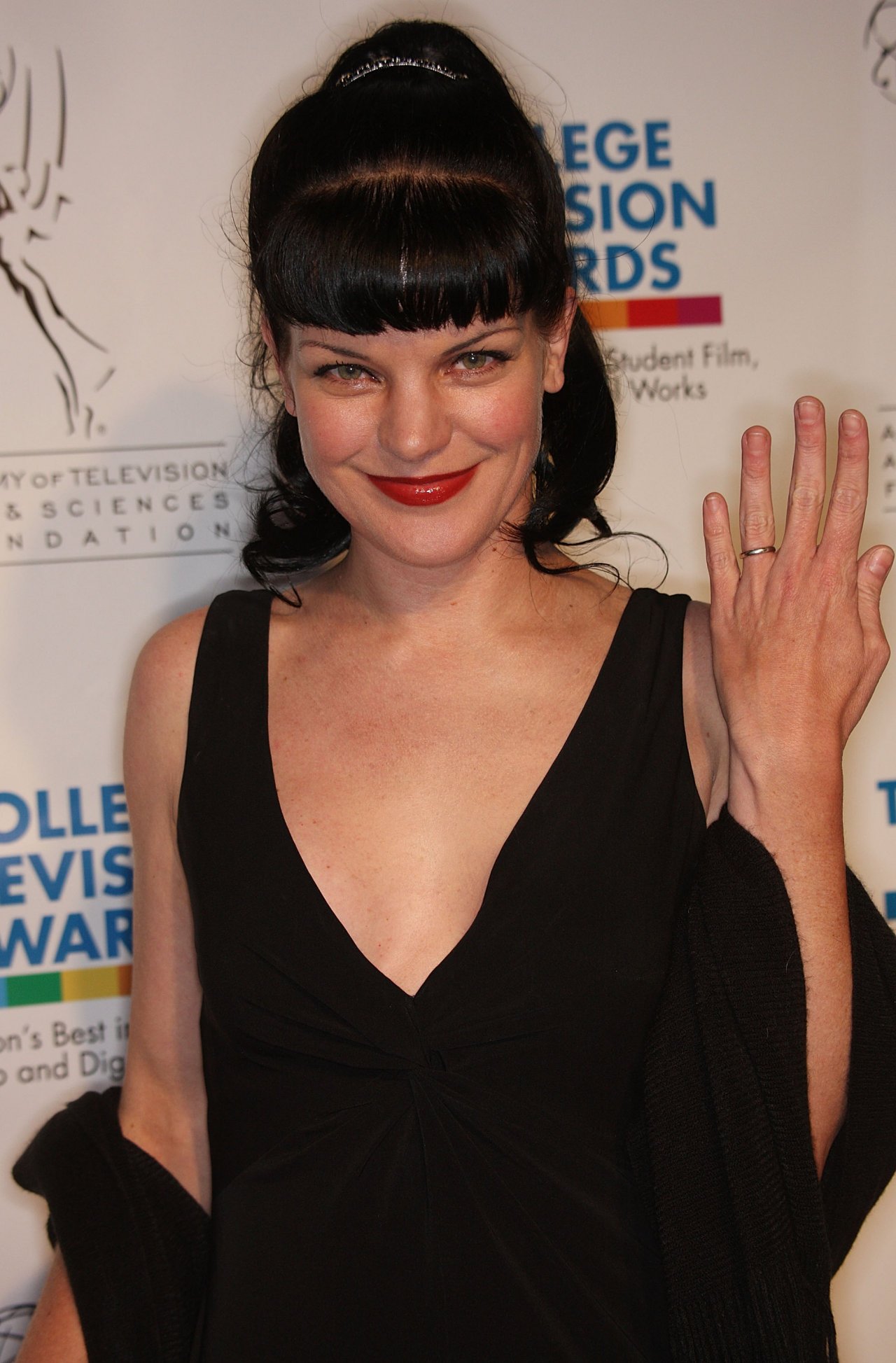 Поли Перретт (Pauley Perrette)