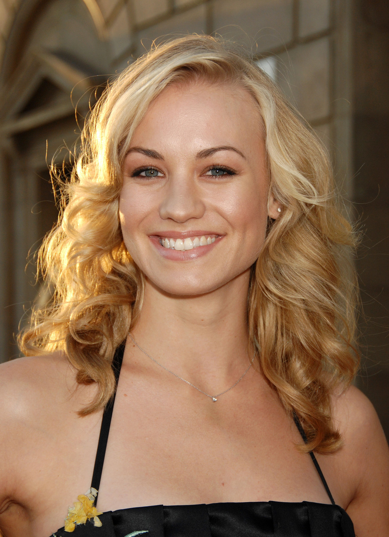 Ивонн Страховски (Ивонн Strahovski)