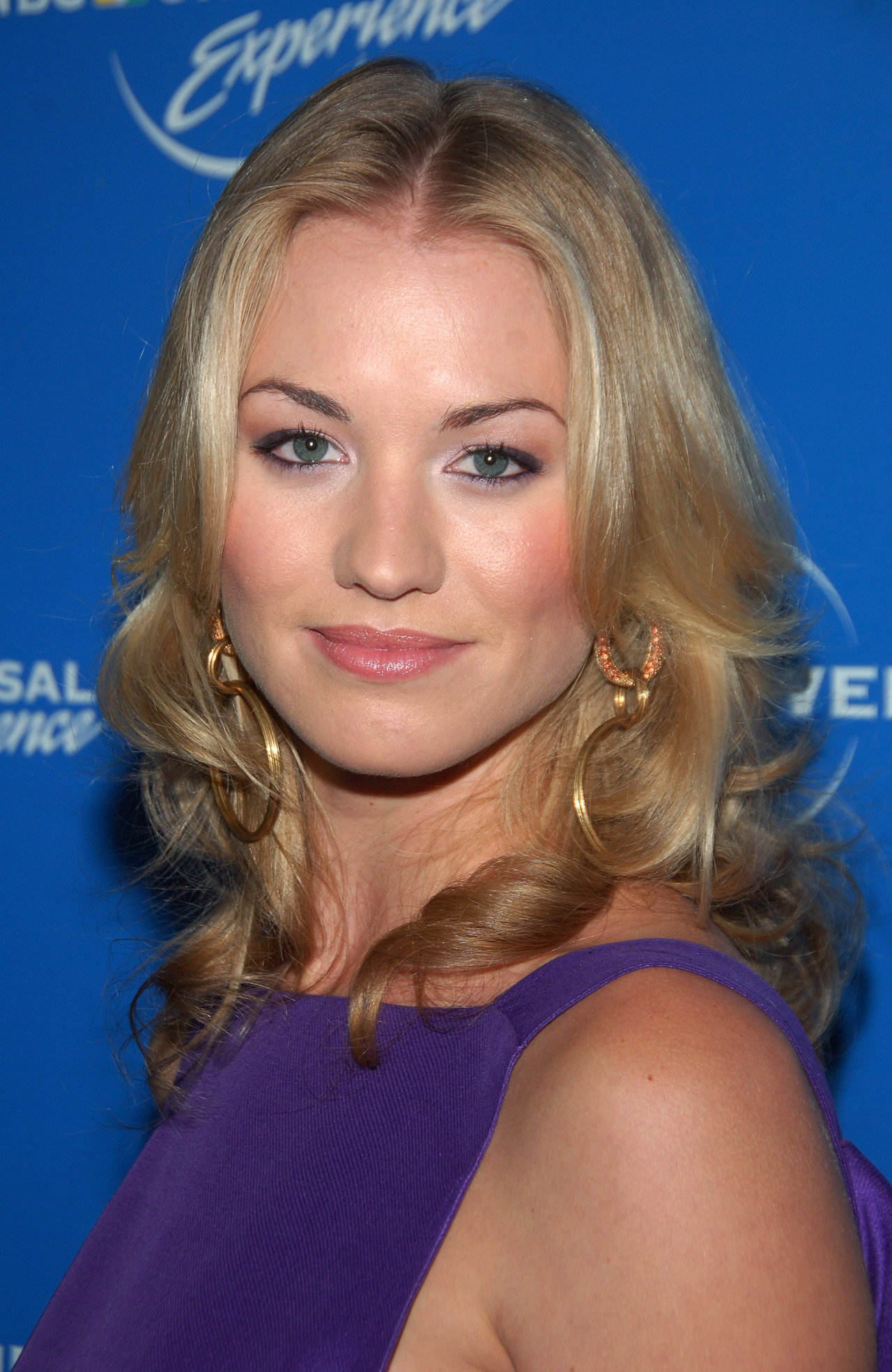 Ивонн Страховски (Ивонн Strahovski)