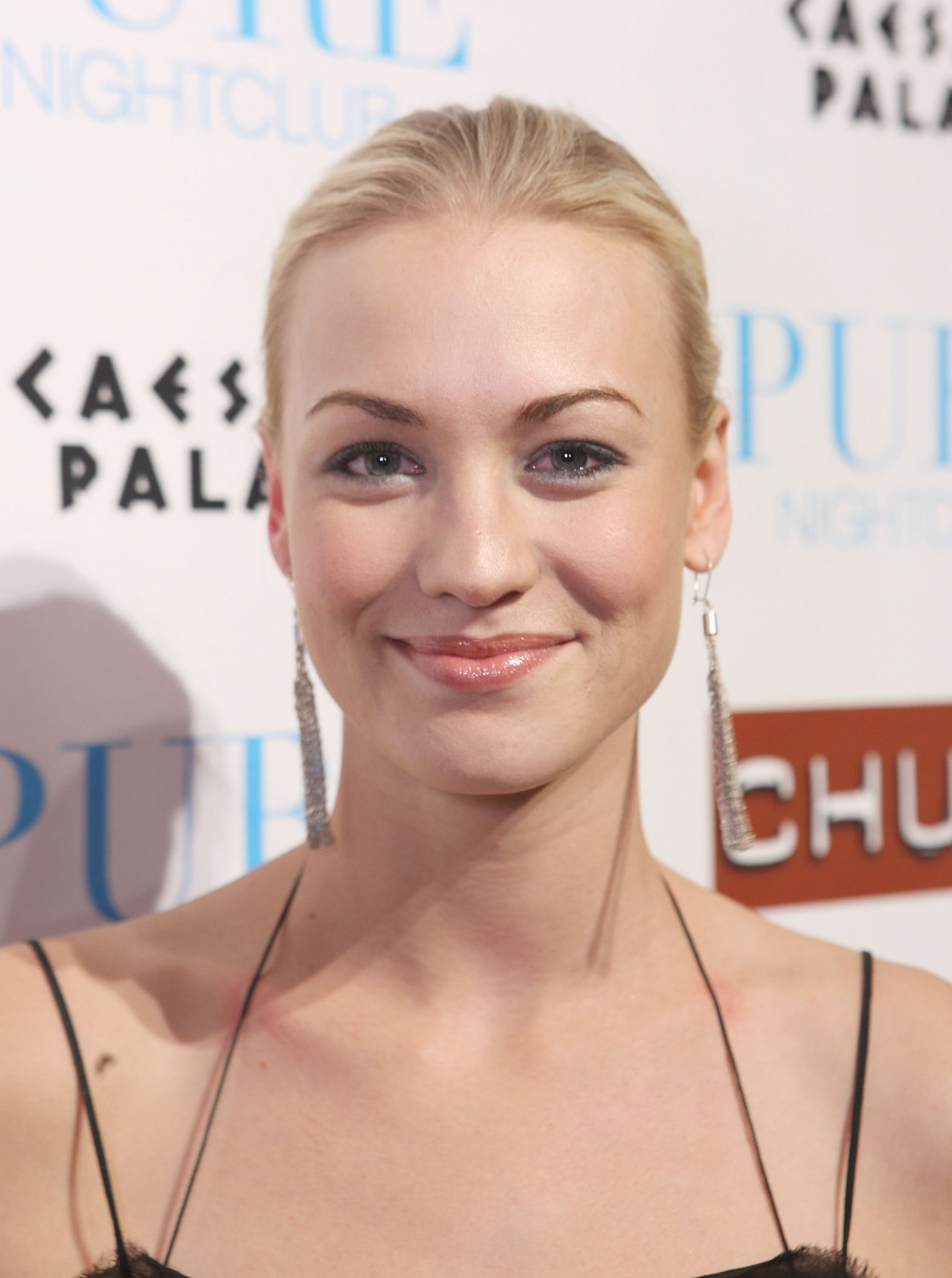 Ивонн Страховски (Ивонн Strahovski)