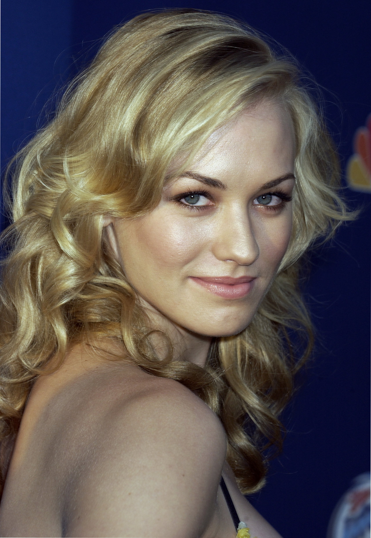 Ивонн Страховски (Ивонн Strahovski)