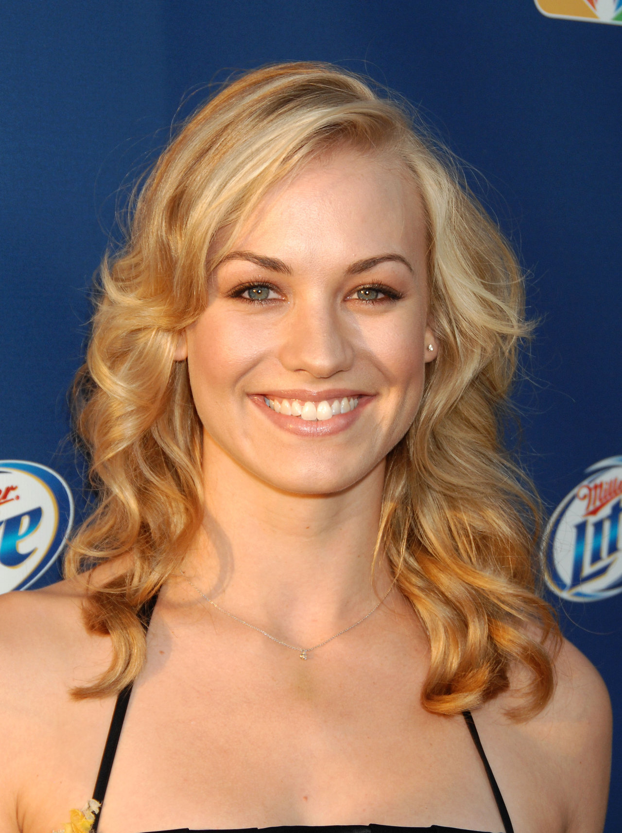 Ивонн Страховски (Ивонн Strahovski)