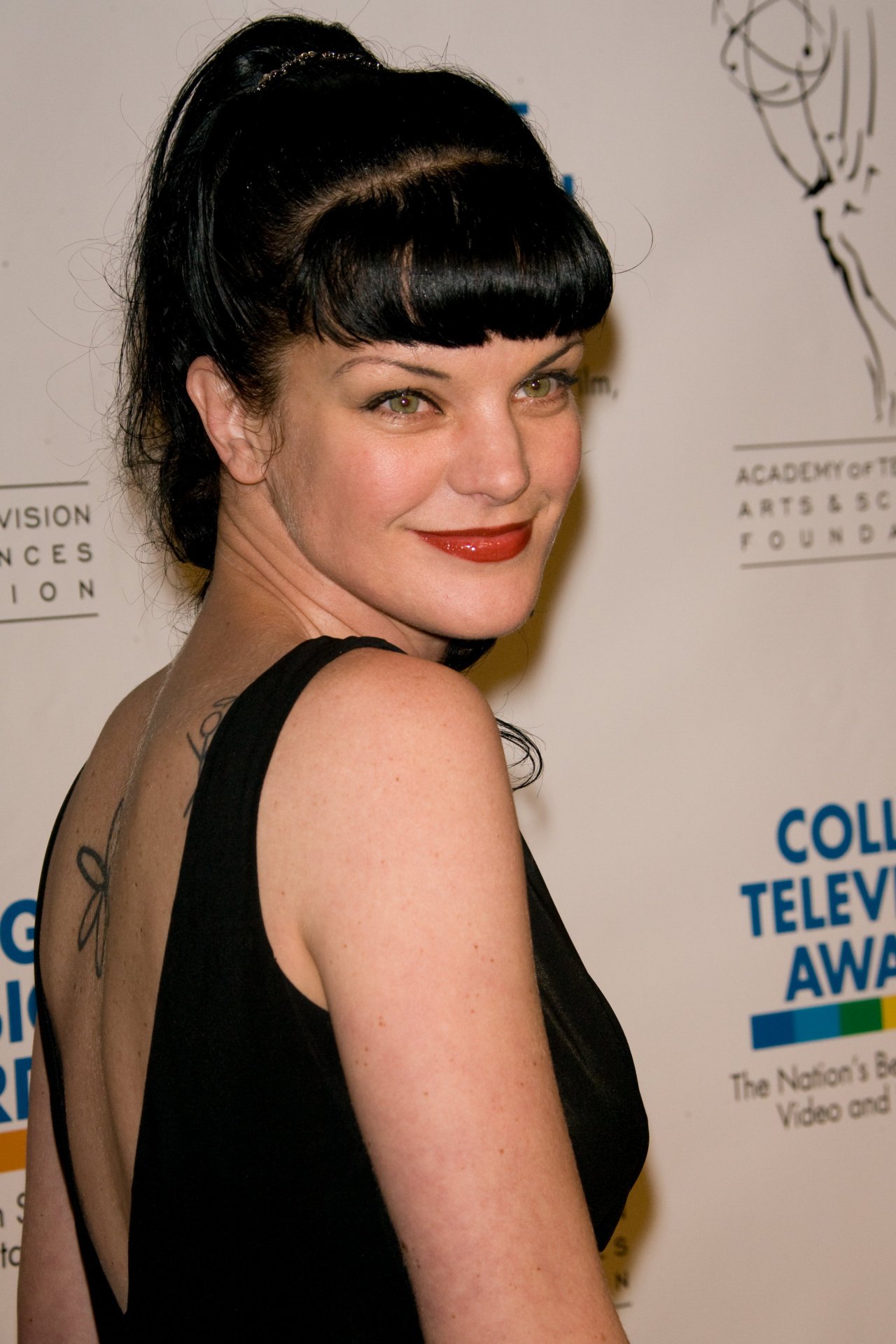 Поли Перретт (Pauley Perrette)