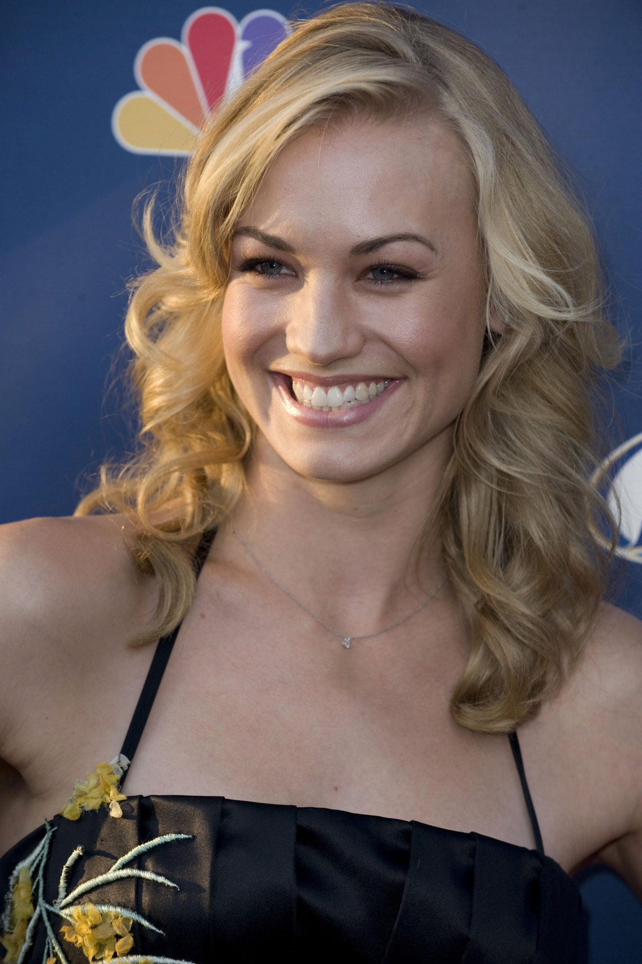 Ивонн Страховски (Ивонн Strahovski)