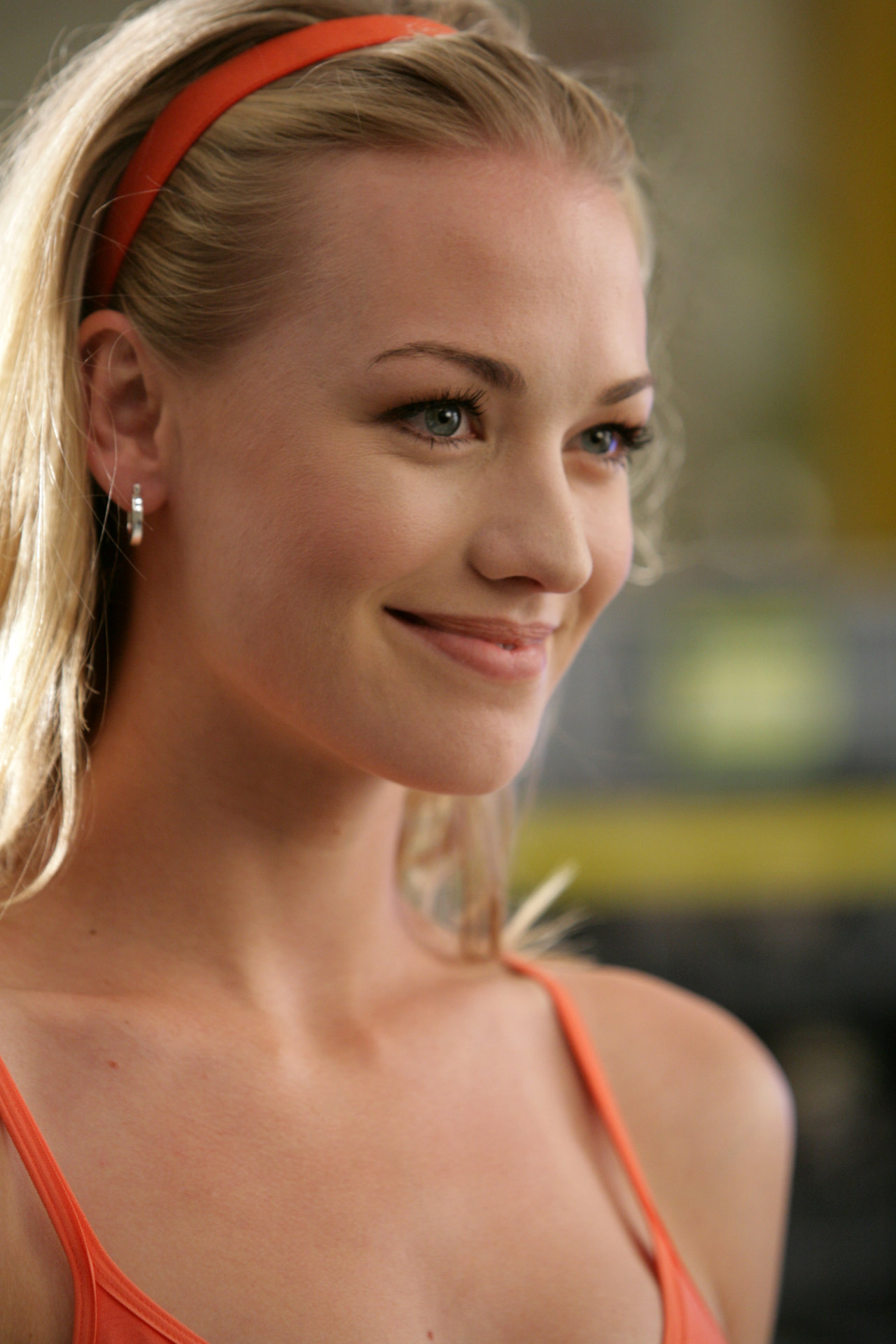 Ивонн Страховски (Ивонн Strahovski)