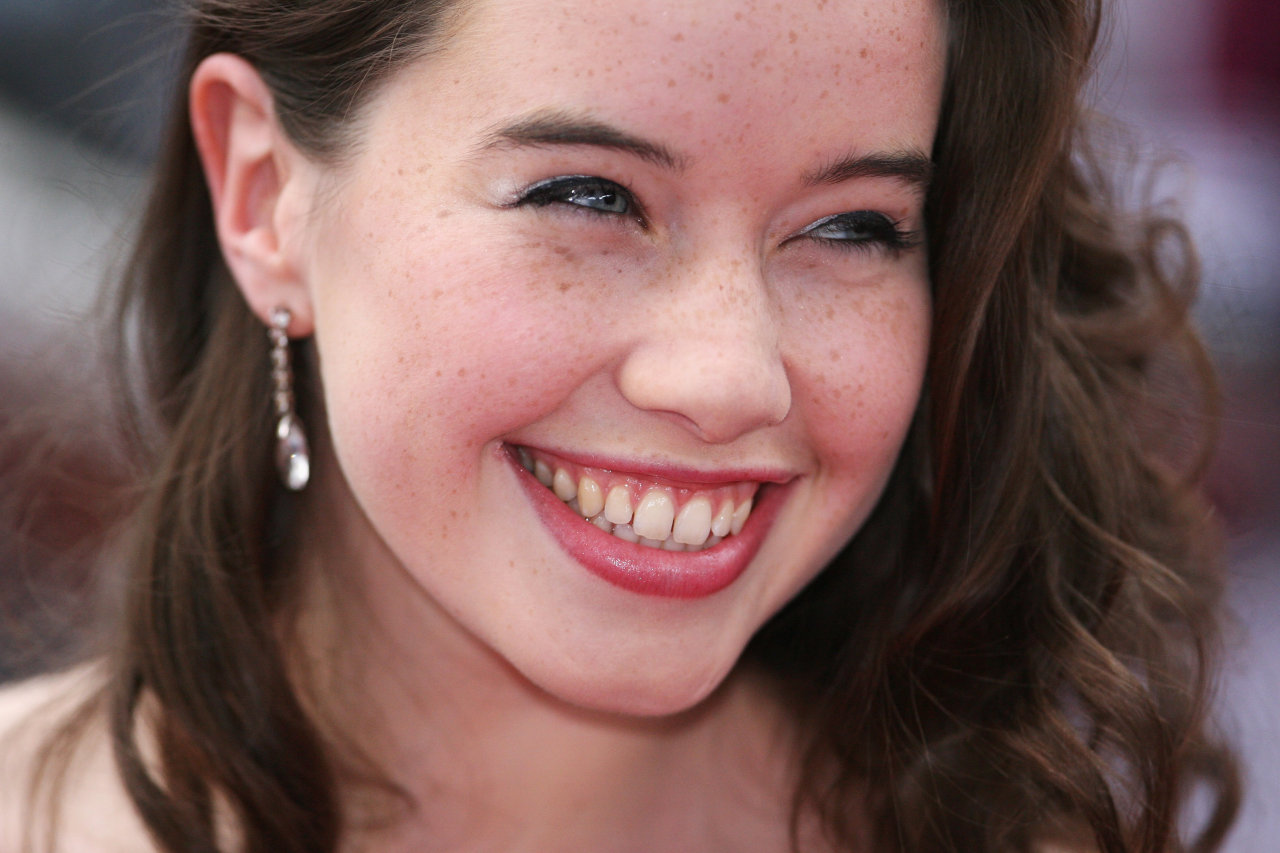 Анна Попплуэлл (Анна Popplewell)