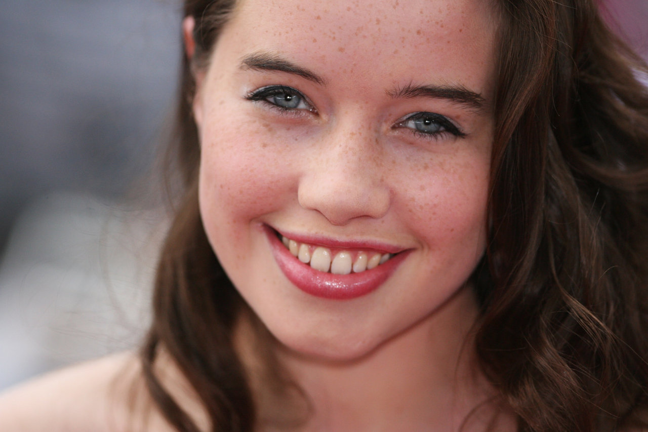 Анна Попплуэлл (Анна Popplewell)