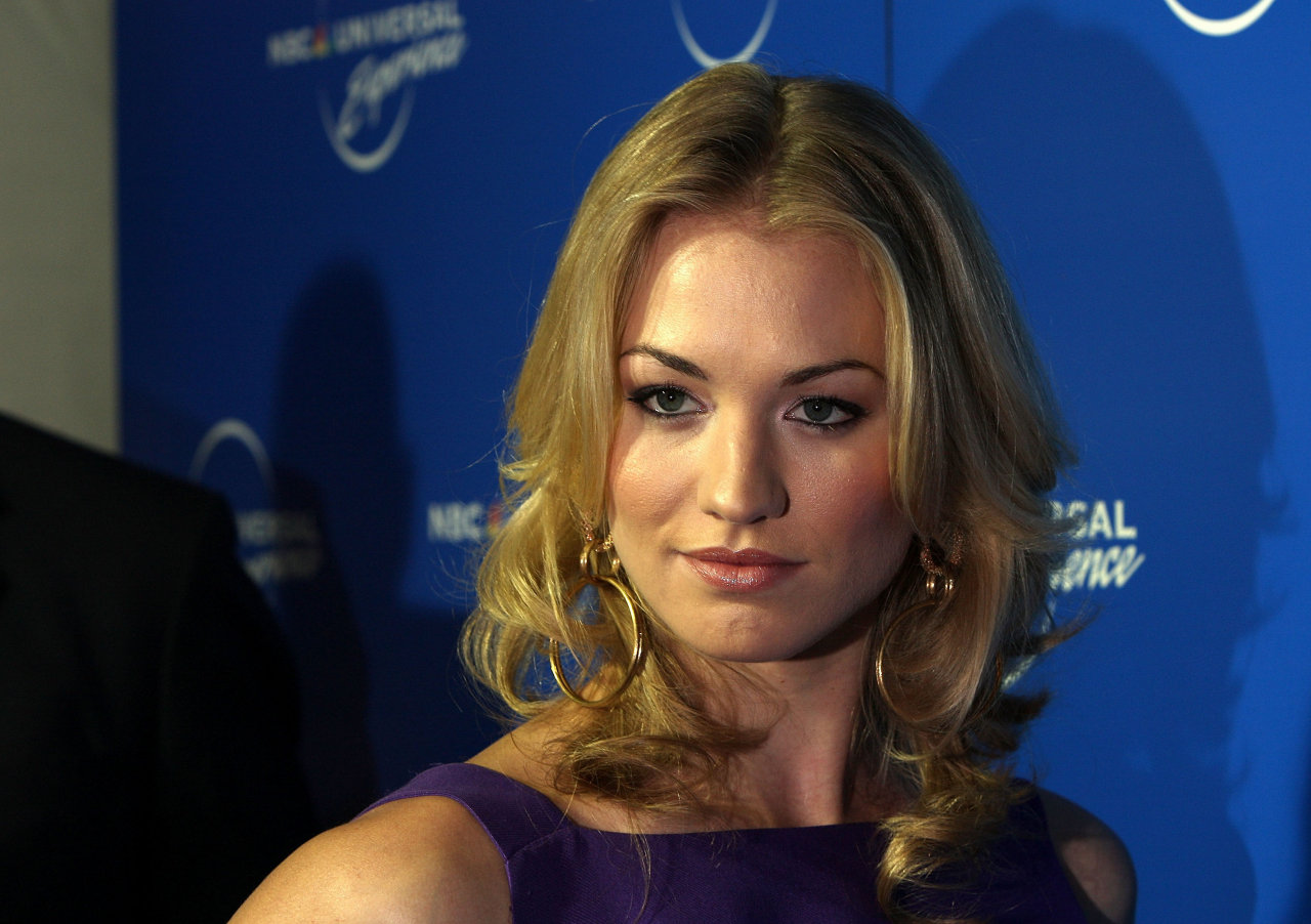 Ивонн Страховски (Ивонн Strahovski)