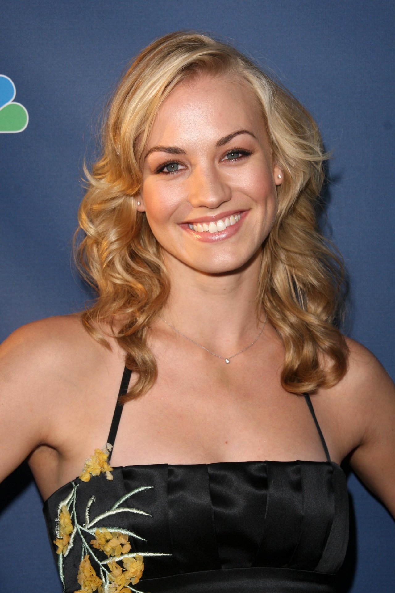 Ивонн Страховски (Ивонн Strahovski)