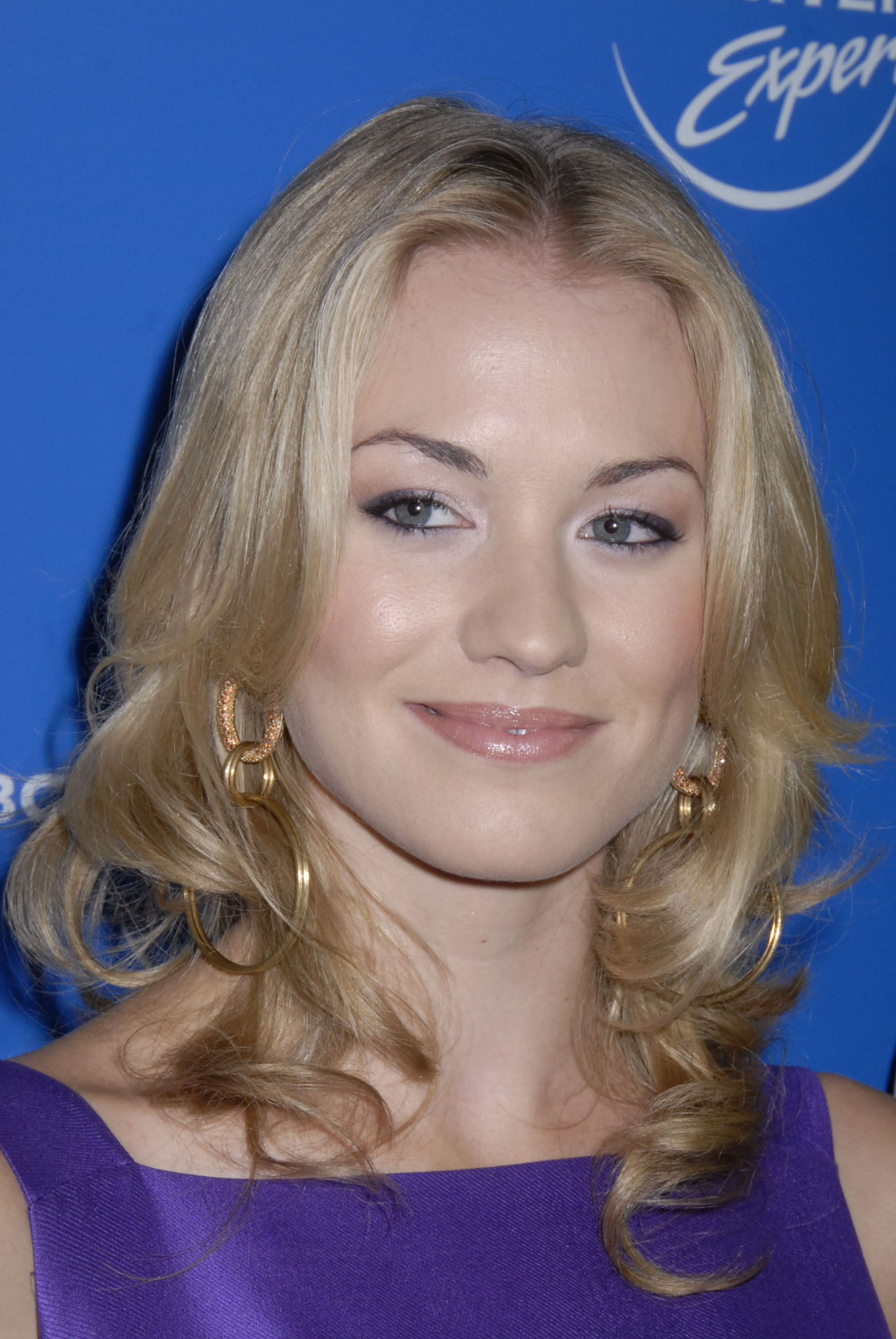 Ивонн Страховски (Ивонн Strahovski)